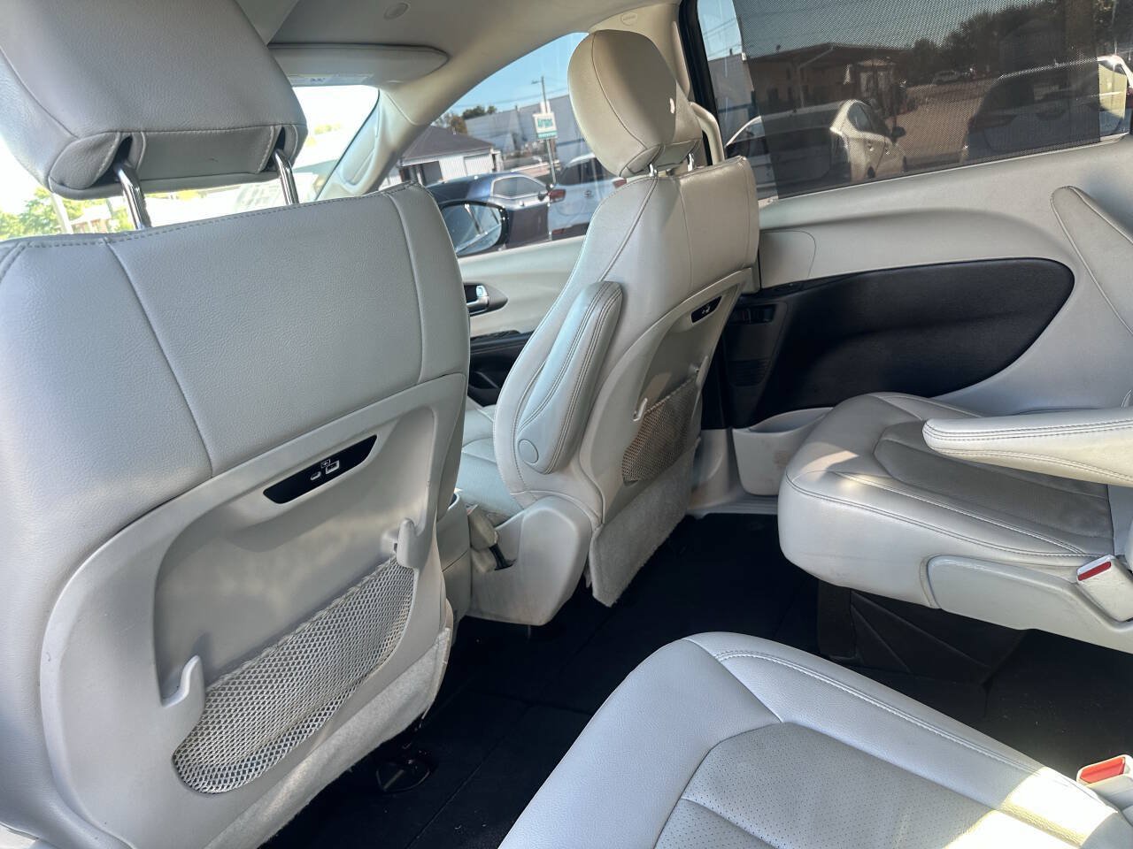 Used 2021 Chrysler Pacifica Touring-L FWD image 15