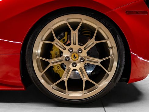 Used 2018 Ferrari 488 GTB RWD image 35