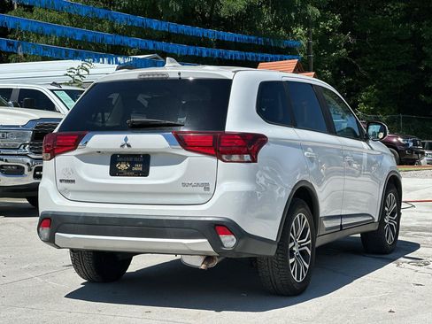 Used 2017 Mitsubishi Outlander SE AWD/4WD image 7