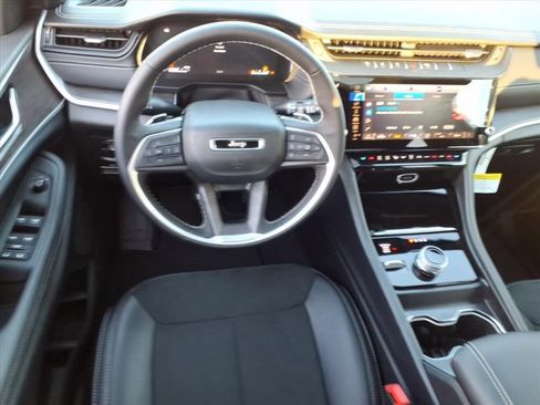 New 2026 Jeep Grand Cherokee Altitude AWD/4WD image 10