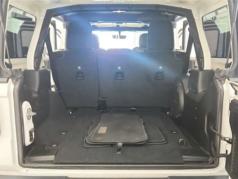 Used 2022 Jeep Wrangler Unlimited Sahara w/ Cold Weather Group AWD/4WD image 35
