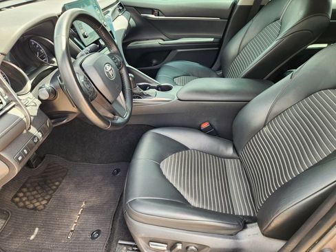 Used 2021 Toyota Camry SE FWD image 12