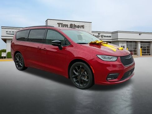 Used 2024 Chrysler Pacifica Touring-L w/ S Appearance Package image 7