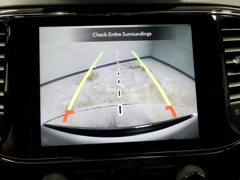 Used 2021 Jeep Grand Cherokee Limited image 2