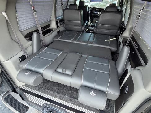Used 2017 Chevrolet Express 2500 RWD image 5