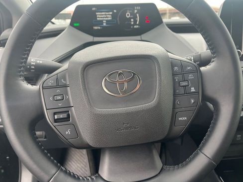 Used 2025 Toyota Prius LE image 27
