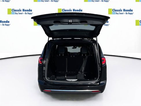 Used 2025 Chrysler Pacifica Select FWD image 28