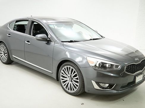 Used 2015 Kia Cadenza Premium w/ Technology Package image 4