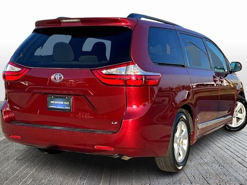 Used 2017 Toyota Sienna LE image 9