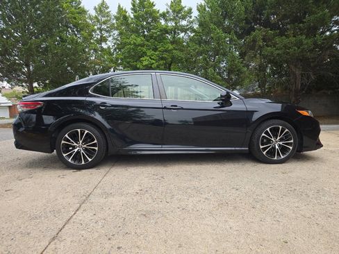 Used 2018 Toyota Camry SE FWD image 4