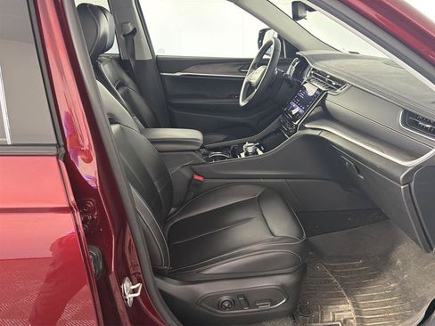 Used 2023 Jeep Grand Cherokee L Limited AWD/4WD image 18