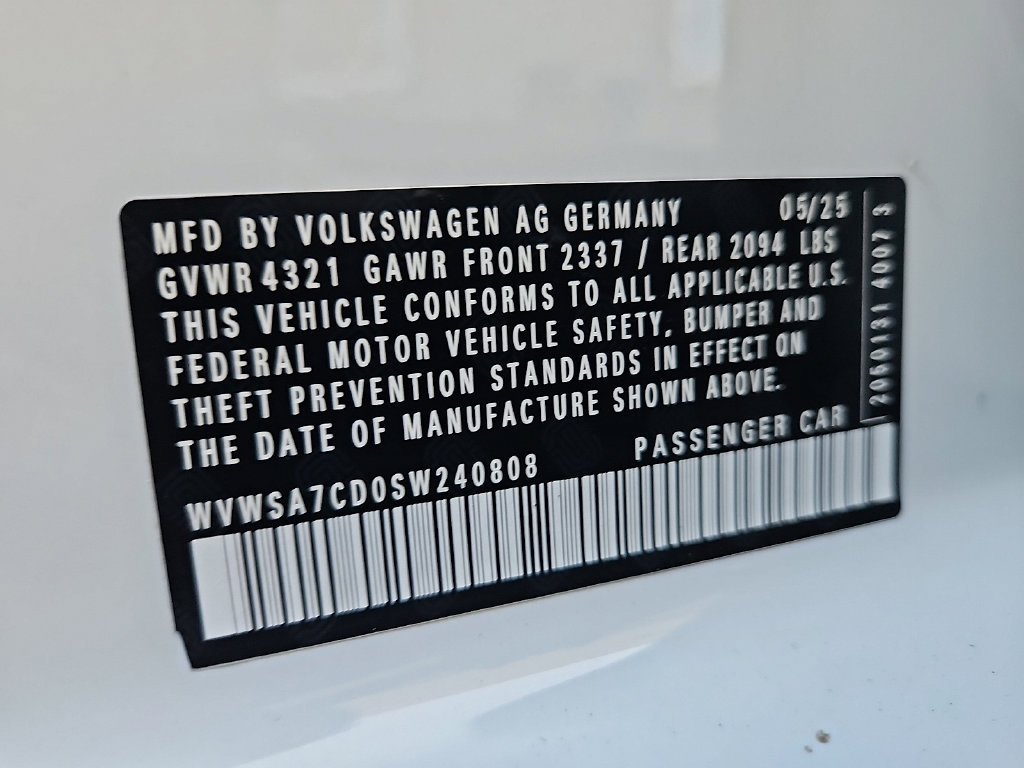 Certified 2025 Volkswagen GTI SE FWD image 32