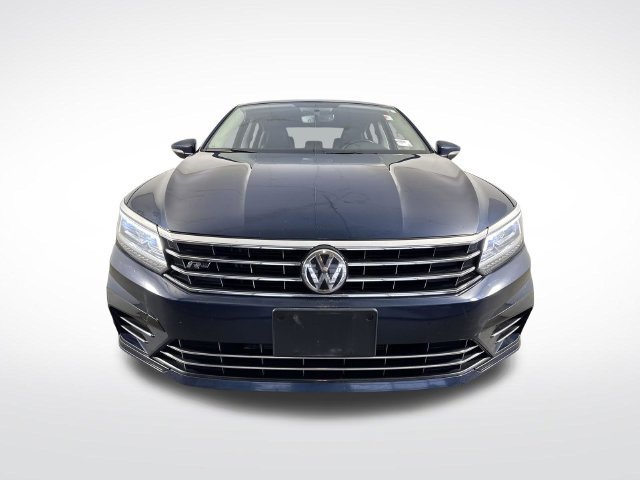Used 2018 Volkswagen Passat 2.0T R-Line w/ R-Line Lighting Package FWD image 26