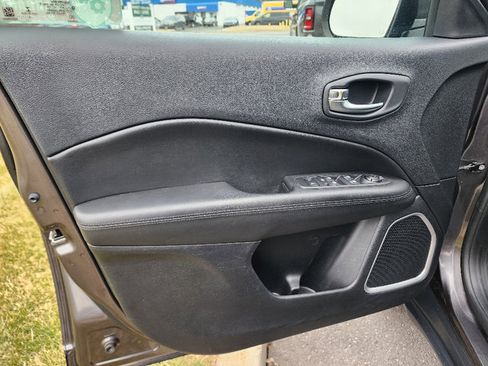 Used 2019 Jeep Compass Altitude image 31