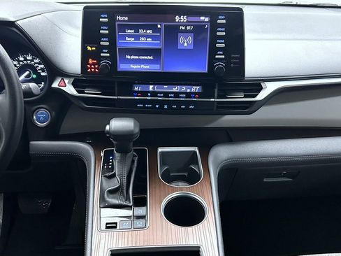 Used 2024 Toyota Sienna LE image 13