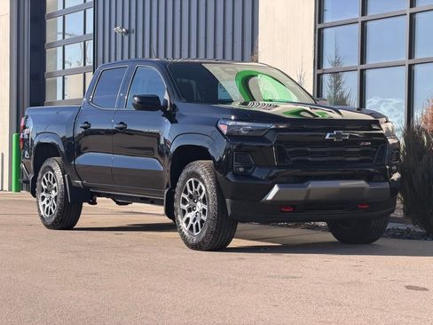 Used 2024 Chevrolet Colorado Z71 w/ Z71 Convenience Package 2 image 4