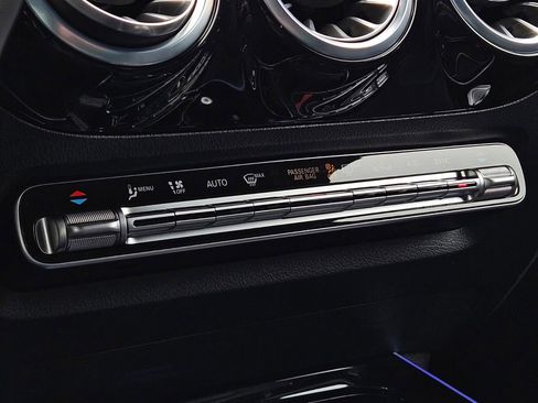 Certified 2025 Mercedes-Benz GLA 250 4MATIC image 19