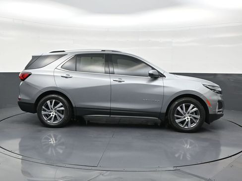 Used 2023 Chevrolet Equinox Premier image 6