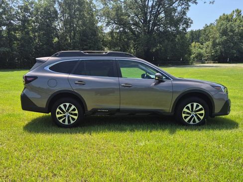 Used 2022 Subaru Outback Premium image 10