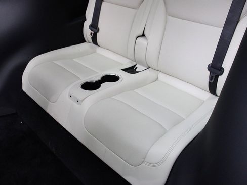 Used 2023 Tesla Model X image 34