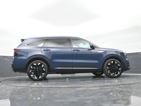 Used 2024 Kia Sorento EX w/ Panoramic Sunroof Package image 48