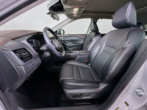 Used 2022 Nissan Rogue SV w/ SV Premium Package FWD image 13