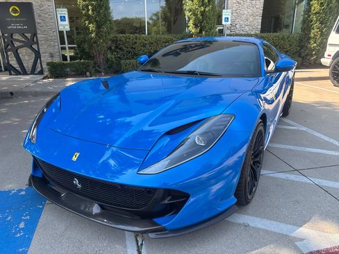 Used 2022 Ferrari 812 GTS RWD image 2