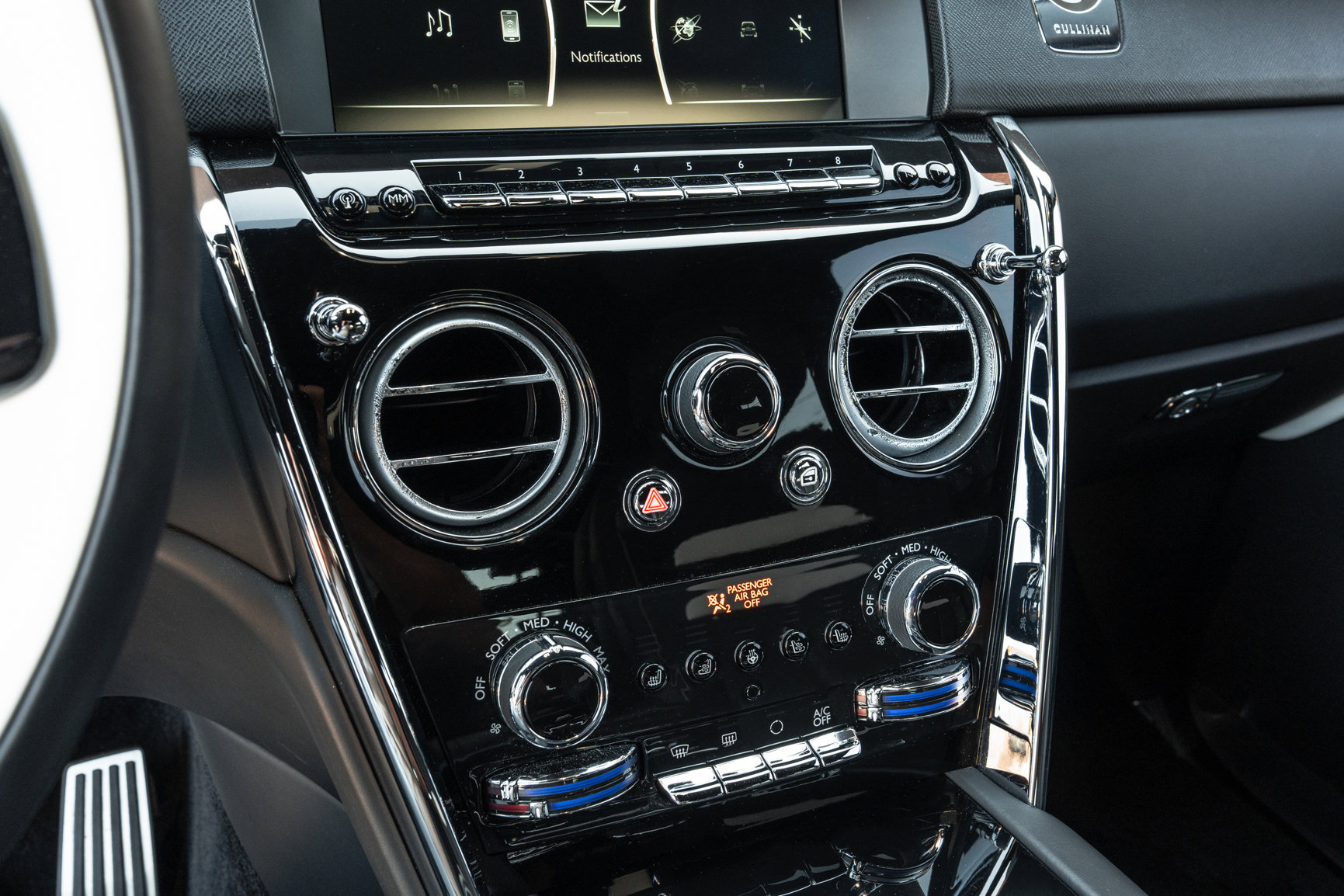 Used 2024 Rolls-Royce Cullinan AWD/4WD image 31