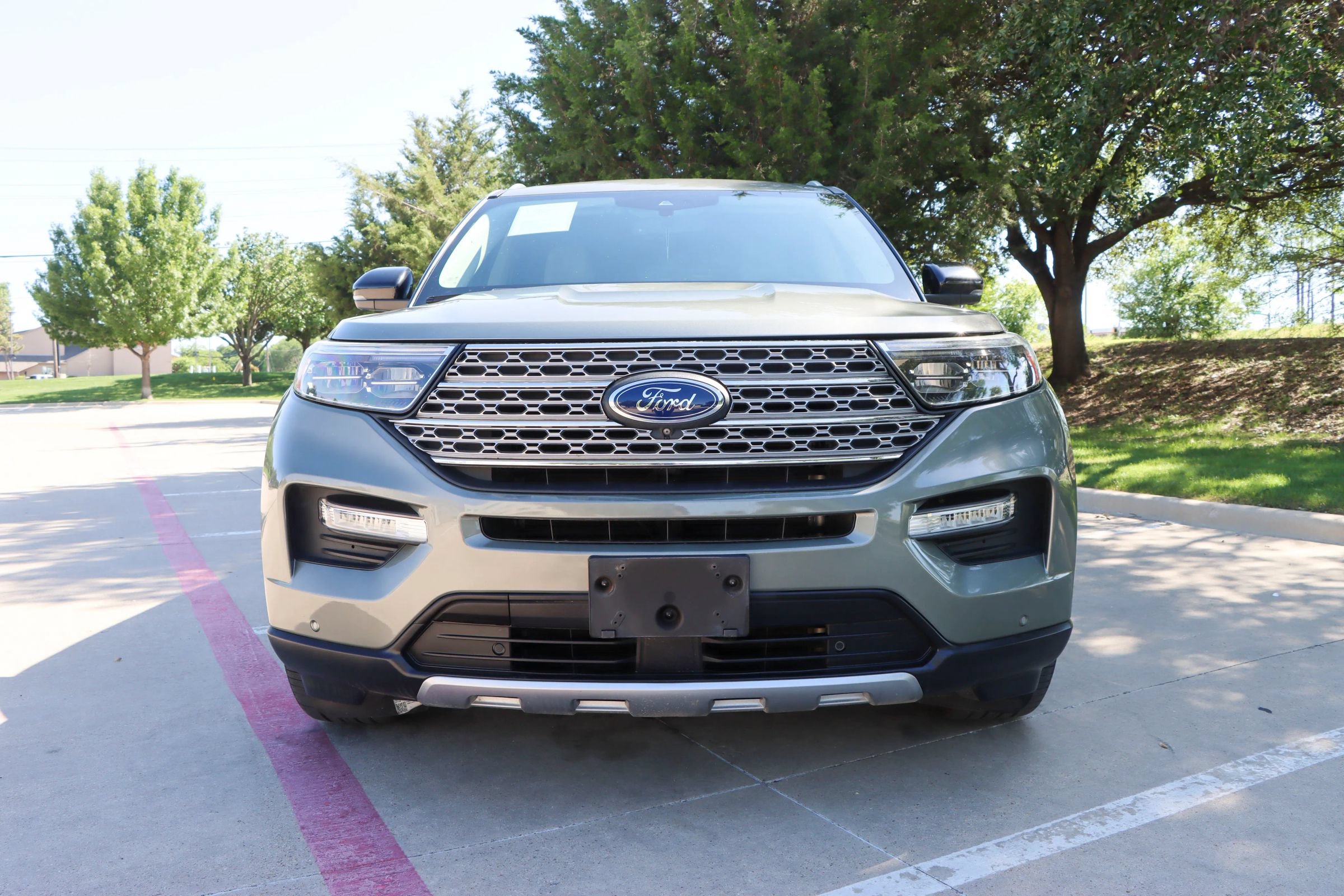 Used 2020 Ford Explorer Limited RWD image 2