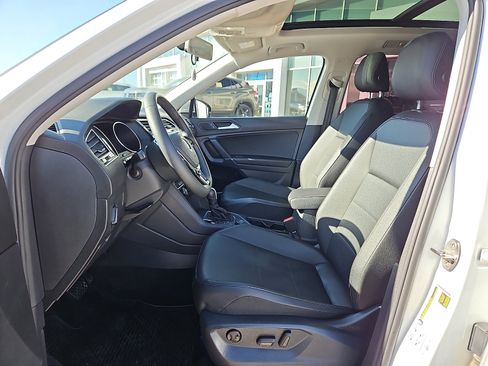 Used 2020 Volkswagen Tiguan SE w/ Panoramic Sunroof Package image 10