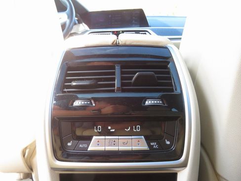 Used 2022 BMW X7 xDrive40i w/ Premium Package image 25