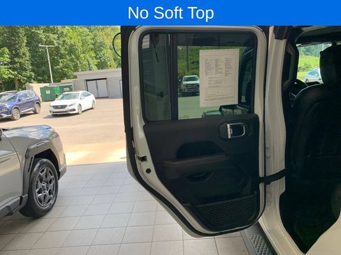 Used 2023 Jeep Gladiator Mojave w/ Trailer Tow Package AWD/4WD image 15