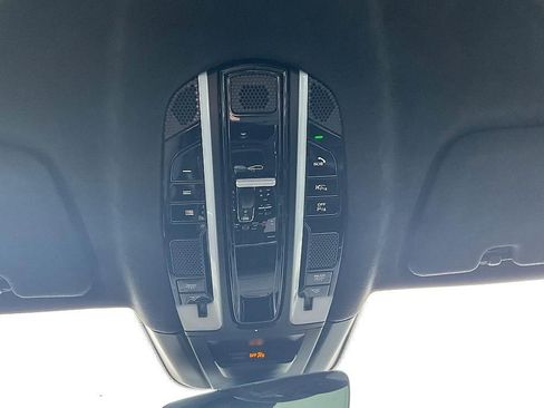 Used 2020 Porsche Cayenne Turbo S image 25
