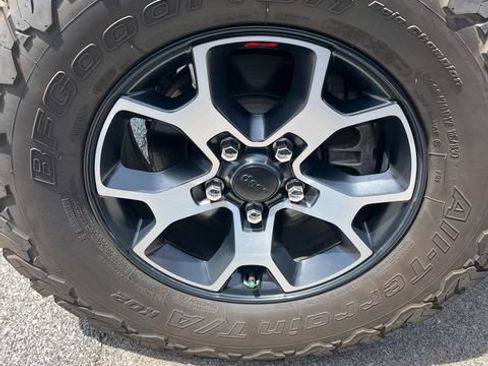 Used 2022 Jeep Wrangler Unlimited Rubicon w/ LED Lighting Group AWD/4WD image 16