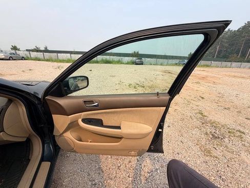 Used 2004 Honda Accord LX image 30