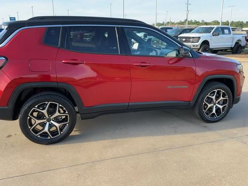 Used 2025 Jeep Compass Limited AWD/4WD image 9