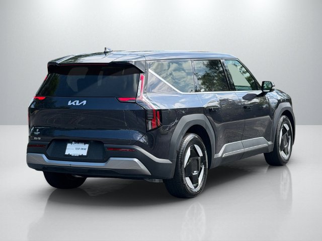 Certified 2026 Kia EV9 Light RWD image 9