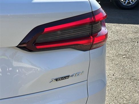 Used 2023 BMW X5 xDrive40i w/ Premium Package image 32