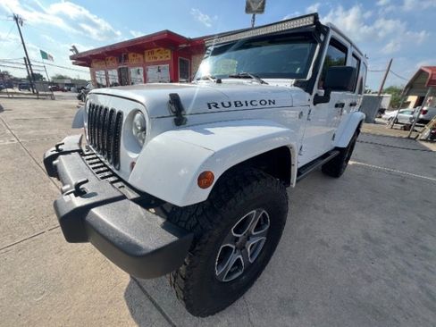 Used 2013 Jeep Wrangler Unlimited Rubicon w/ Connectivity Group AWD/4WD image 1
