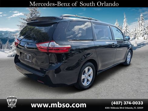 Used 2017 Toyota Sienna LE FWD image 14