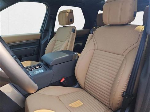 New 2024 Land Rover Discovery Metropolitan Edition image 10