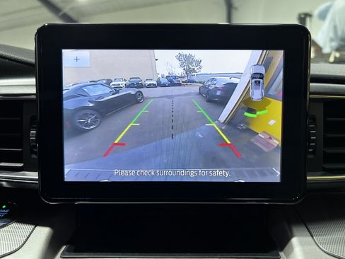 Used 2021 Ford Explorer XLT w/ Equipment Group 202A image 23