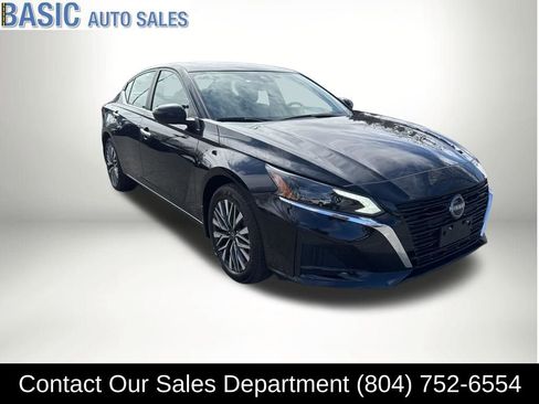 Used 2024 Nissan Altima 2.5 SV w/ SV Premium Package image 5