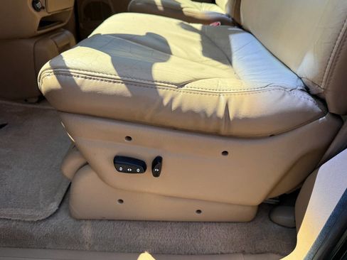 Used 1997 Chrysler Town & Country LXi image 15