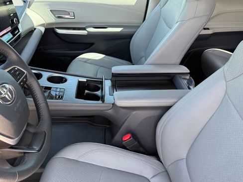 Used 2024 Toyota Sienna Limited AWD/4WD image 14