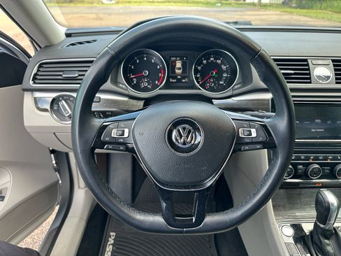Used 2017 Volkswagen Passat 1.8T SE FWD image 19
