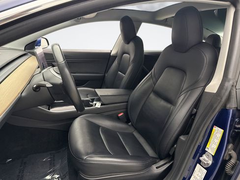Used 2019 Tesla Model 3 Standard Range image 11