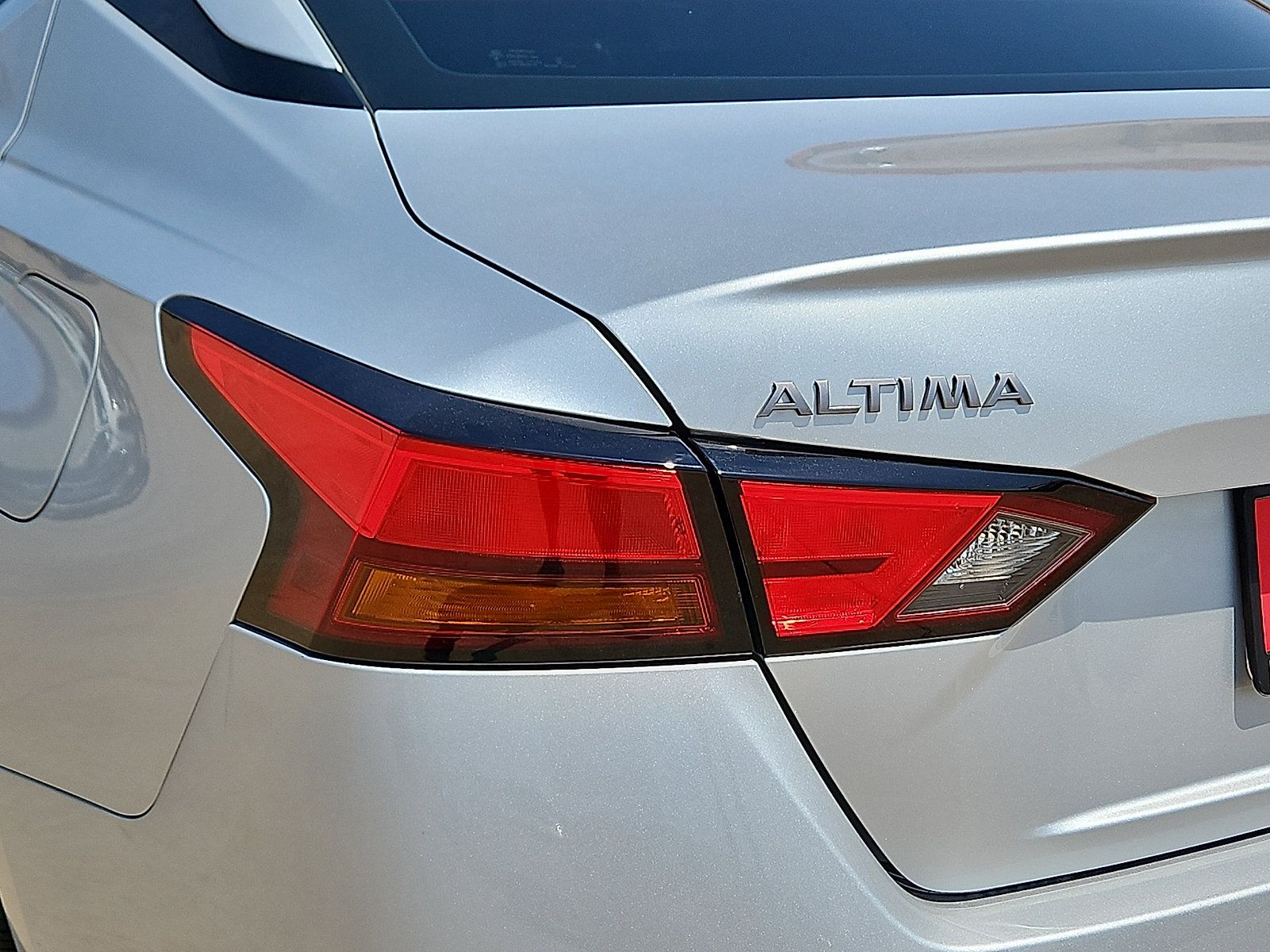 Used 2023 Nissan Altima 2.5 SR FWD image 7
