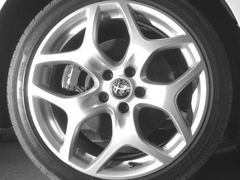Used 2022 Alfa Romeo Giulia Ti RWD image 13