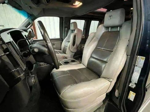 Used 2017 Chevrolet Express 2500 image 3